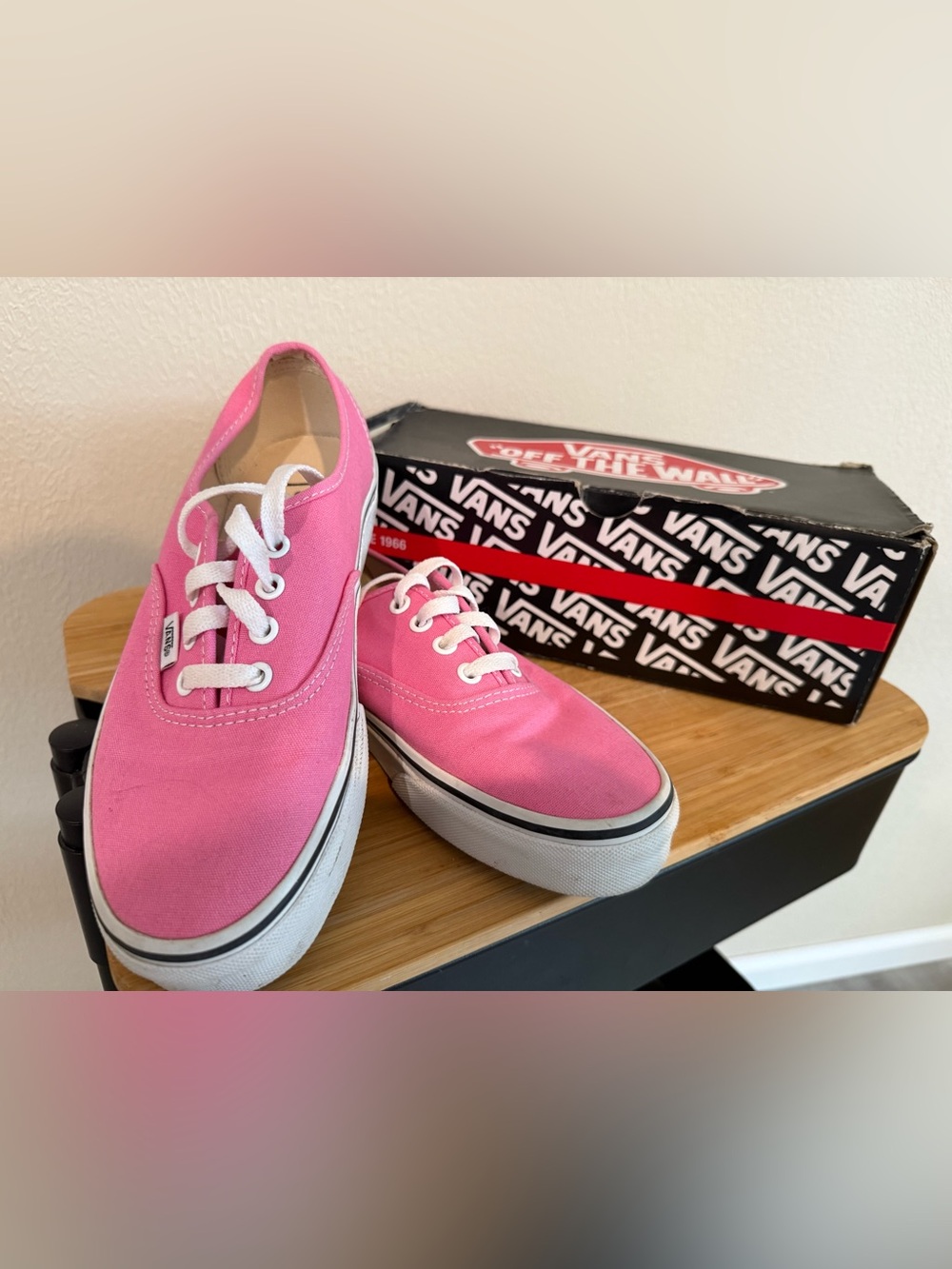 Mens 6 Vans NWT Pink Canvas Low Top Sneakers with White Laces